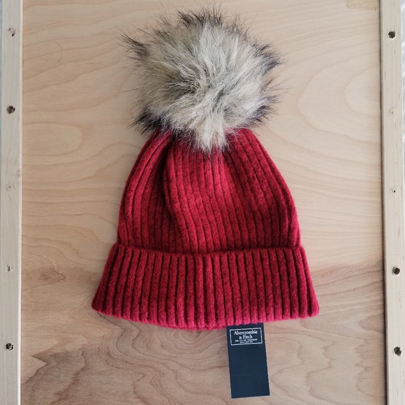 Abercrombie & Fitch Accessories - Abercrombie & Fitch - Cozy Pom Beanie - NWT